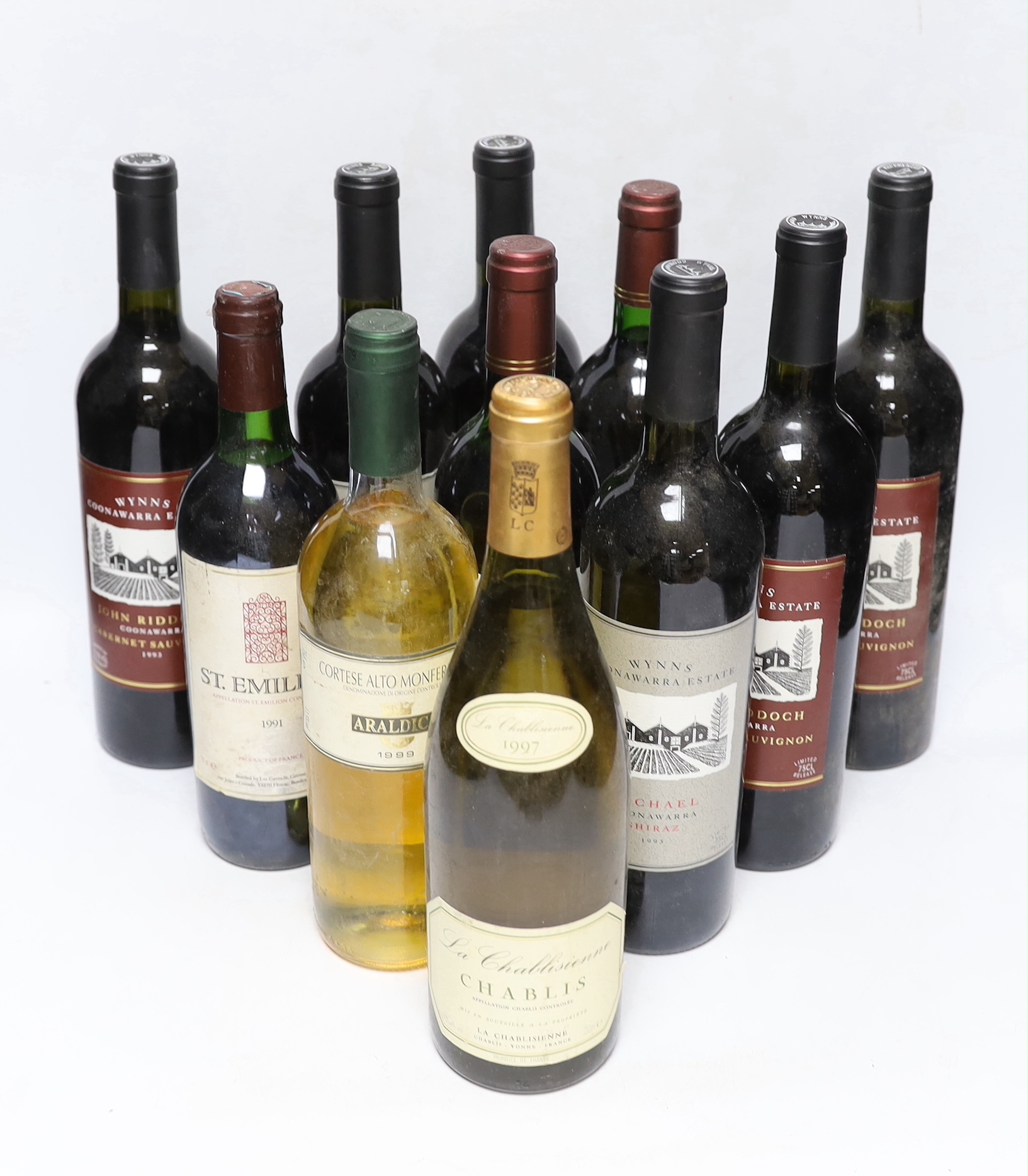 Eleven bottles of assorted wine to include Wynns Coonawarra Estate Cabernet Sauvignon and Shiraz 1993 (7) St Emilion 1991 (1) Chablis 1997 (1)